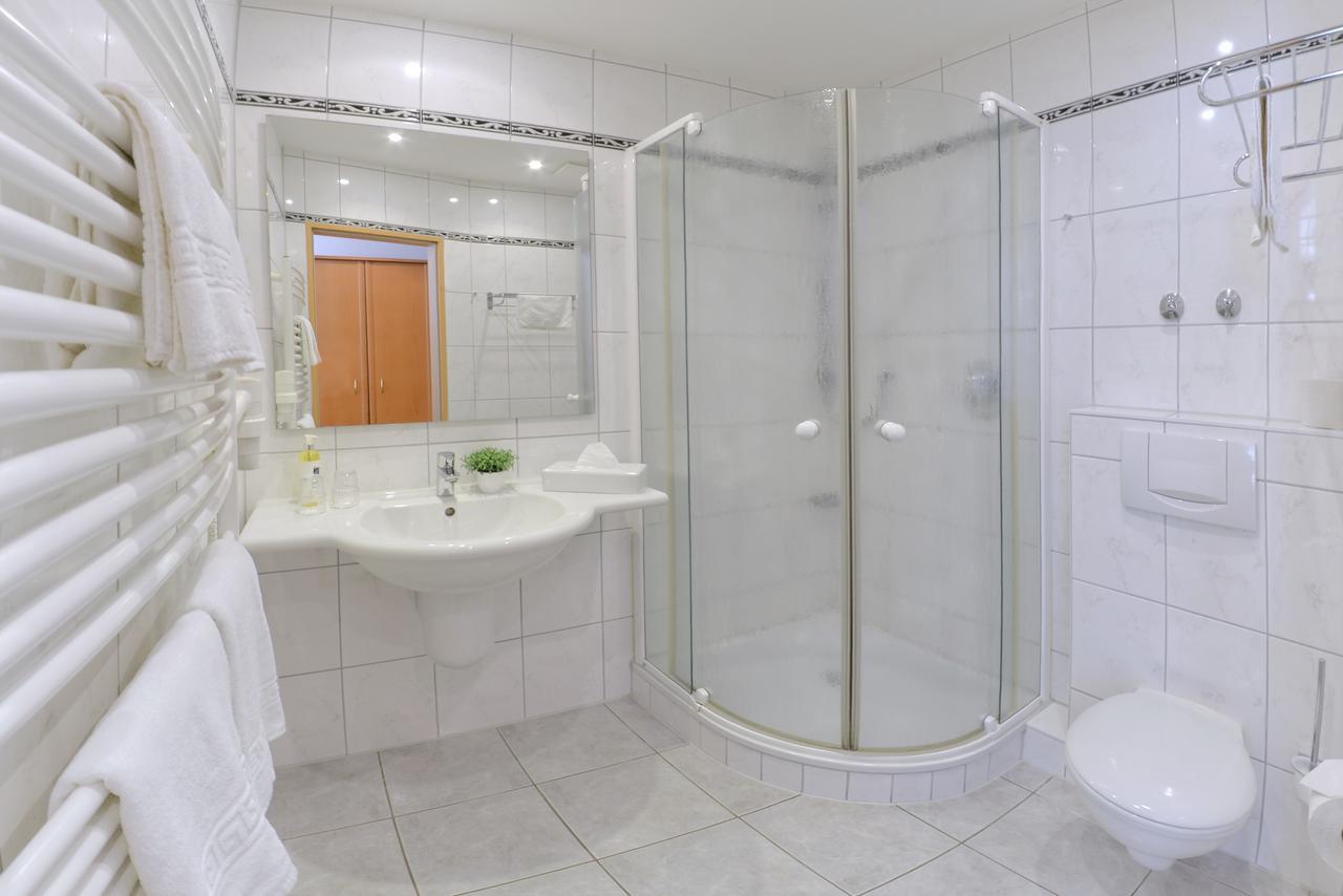 Landhotel Zur Eiche Букстехуде Екстериор снимка